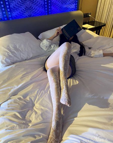 国产亚洲精品美女久久久久久久久久_720高清完整版