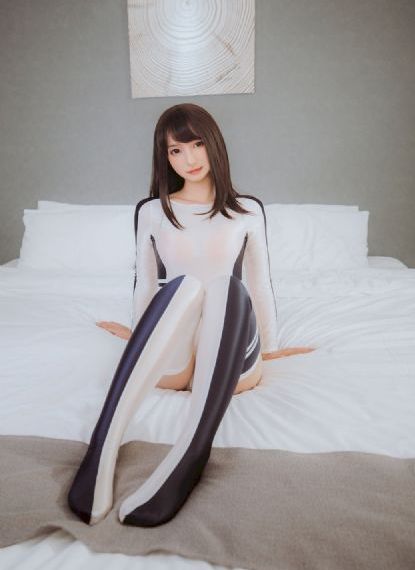 各种姿势玩小处雌女TXT视频_BD韩语在线播放